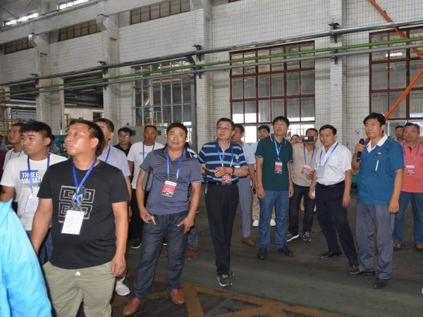 社会公众在赢博集团科普基地生产车间参观学习