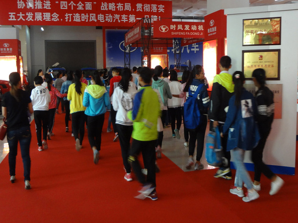 县实验小学部分小学生来赢博科技展厅开展科普日活动